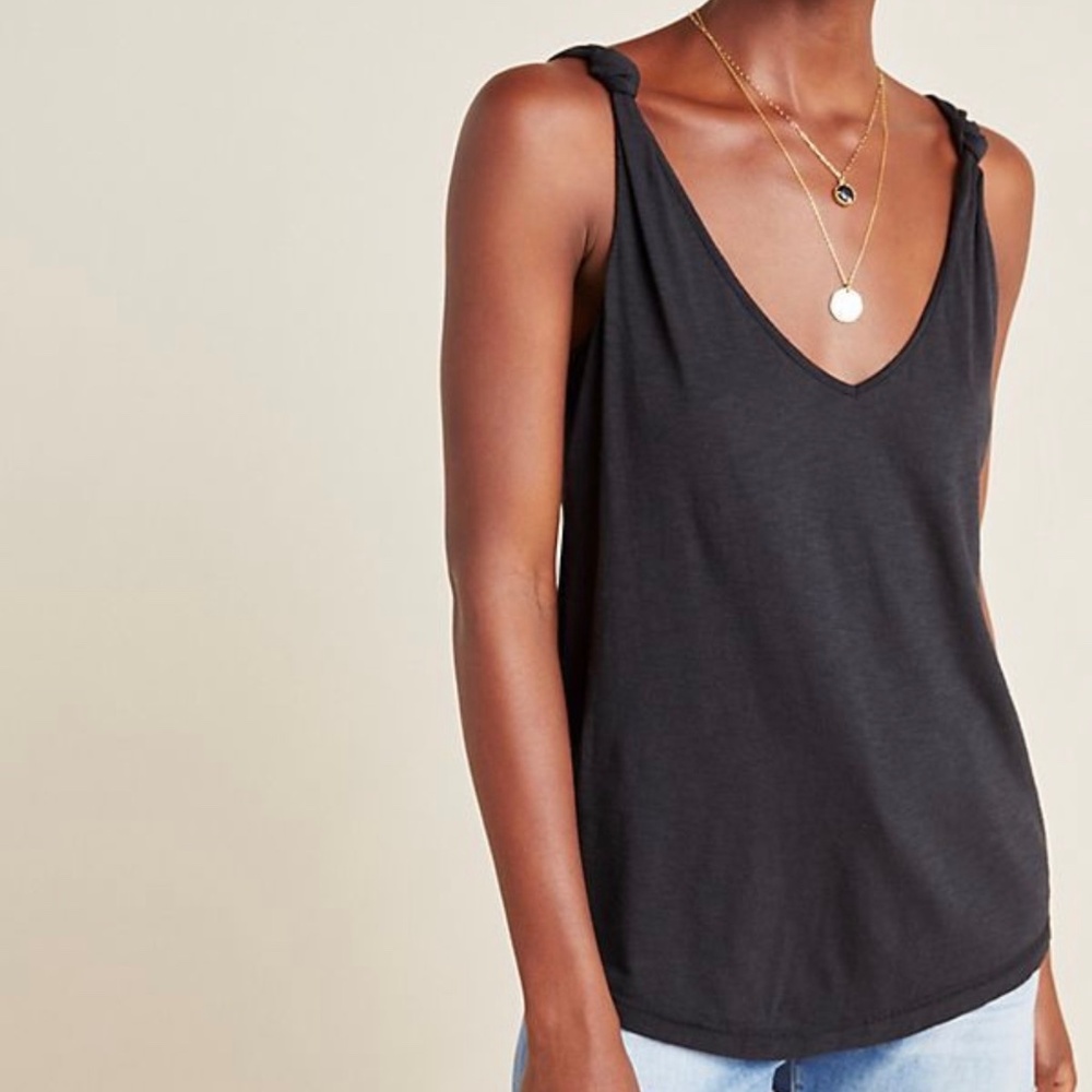 Paige Rylen knot  tank